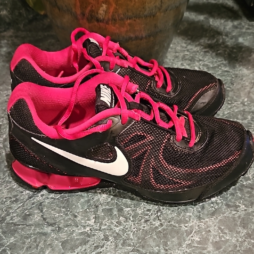 Nike Remax Women's Black and Pink Running Shoes